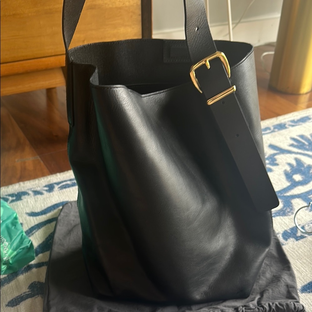 Madewell The Essential Bucket Tote Black Leather, Like New